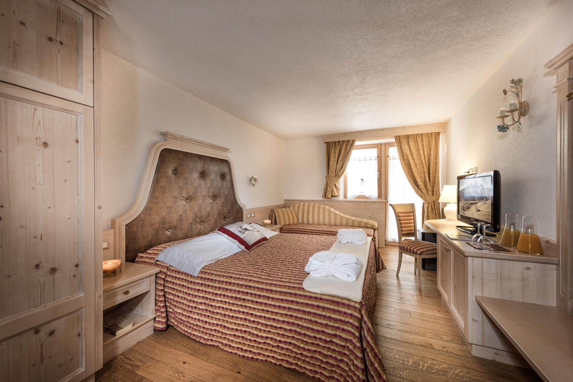 Sporthotel Romantic Plaza Madonna Esterno foto