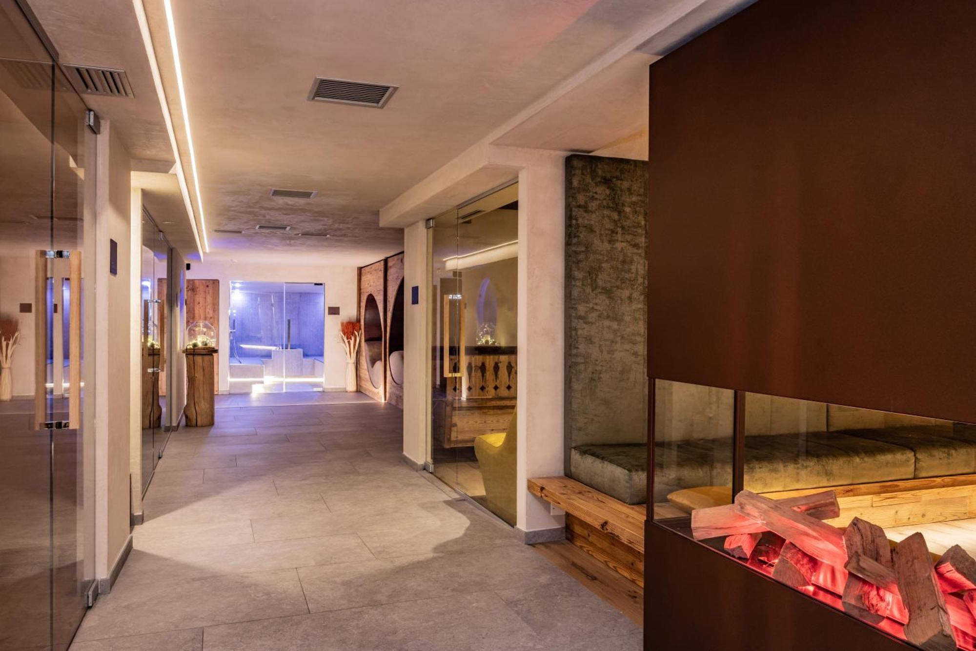 Sporthotel Romantic Plaza Madonna Esterno foto