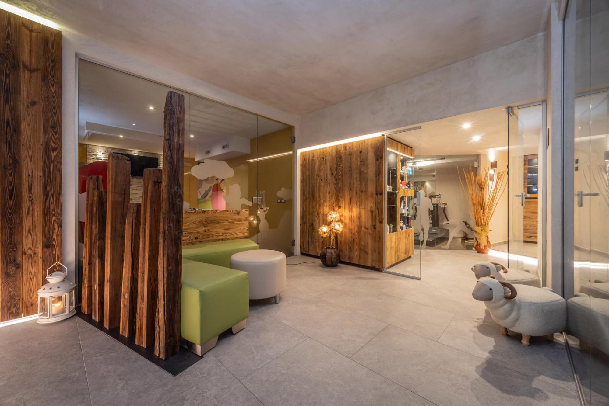 Sporthotel Romantic Plaza Madonna Esterno foto