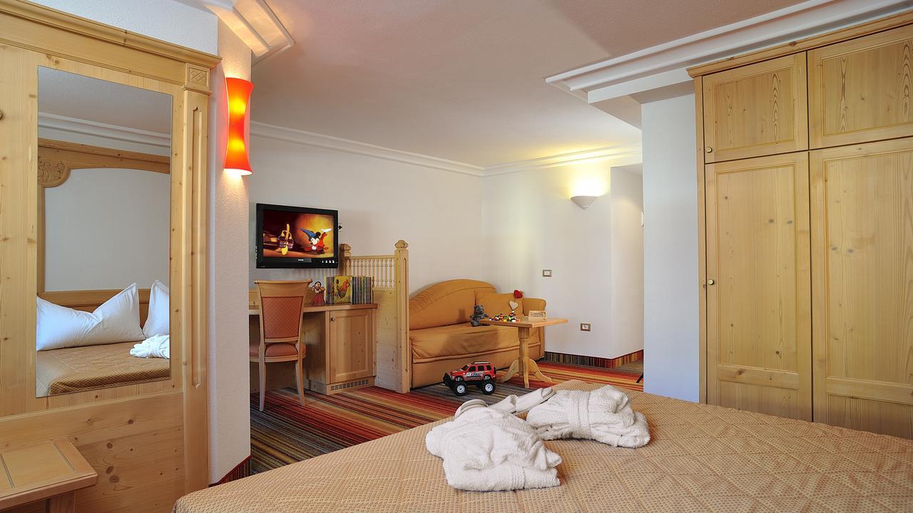 Sporthotel Romantic Plaza Madonna Esterno foto